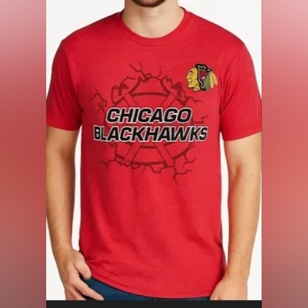 NWT NHL Tshirt M Men's Red Chicago Blackhawks Hockey Short Sleeve Graphic Med